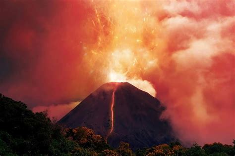 Hawaii's Kilauea Volcano Erupts, Forcing Evacuations Of 1,700 People - JOY! News