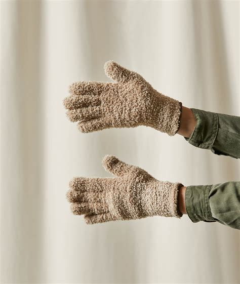 Buy Microfiber Dusting Gloves for Healthier Plants | Bloomscape