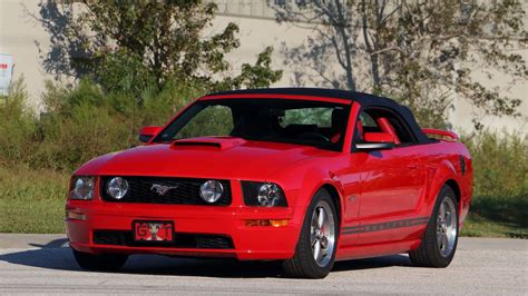 2005 Ford Mustang Convertible V Pictures Information