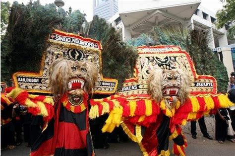 Tarian Tradisional: Tari Reog Ponorogo