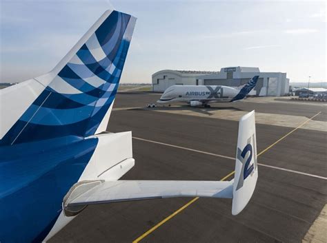 The Battle Of The Beasts: The Boeing Dreamlifter vs Airbus Beluga XL - Simple Flying