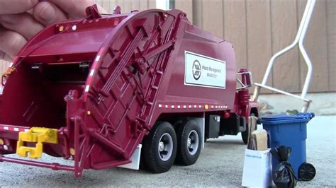 First Gear 1:34 Scale Custom Garbage Truck - Mack "R" Series w/ McNeilus Rear-Load - YouTube