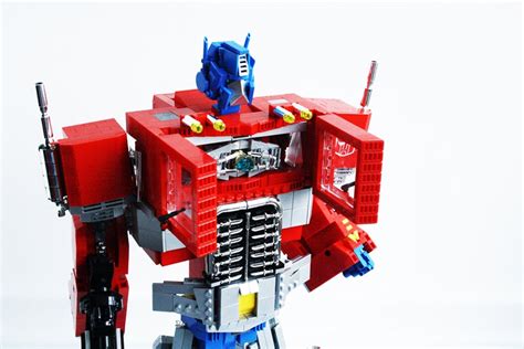 LEGO Optimus Prime: Bricks of Leadership - Technabob