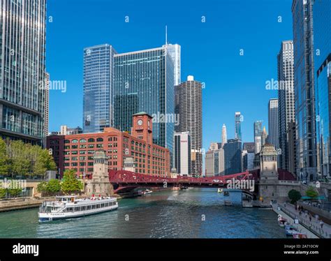 Chicago river cruise boat and Chicago Riverwalk looking east along the ...