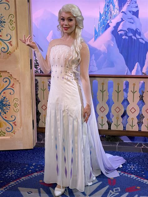 Elsa and Anna Debut New "Frozen 2" Costumes at Epcot - LaughingPlace.com