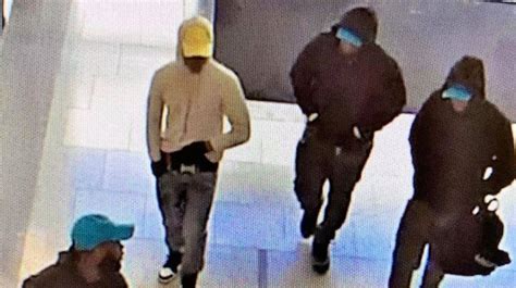 Police release new photos of suspected jewelry store robbers | WOAI