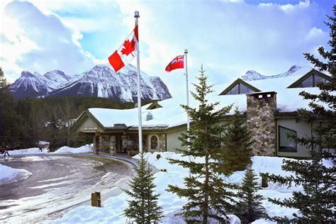 Lake Louise Inn in Lake Louise, Canada | Ski Safari