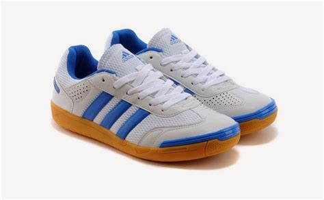 KASUT DOTKOM: ADIDAS BADMINTON SHOES