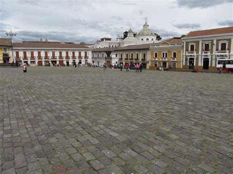 Happy Antipodean: Snapshot of Quito Old Town