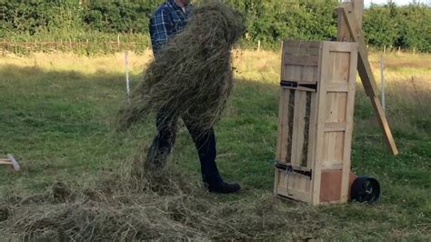 Making hand-made hay bales with a box baler - YouTube