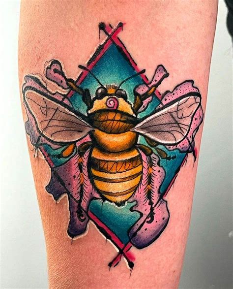 Vintage Bee Tattoos for a Timelessly Stylish Look — Certified Tattoo ...