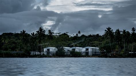 Australian Refugee Camp on Manus Island Is Closing, Detainees Say - The New York Times