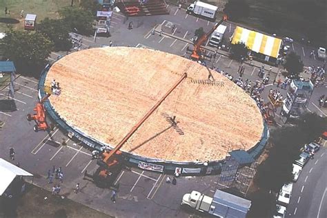 Birds eye view of the largest pizza ever made : r/nextfuckinglevel