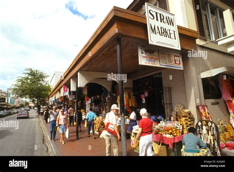 Bahamas Straw market in downtown Nassau locals shopping in the Stock ...