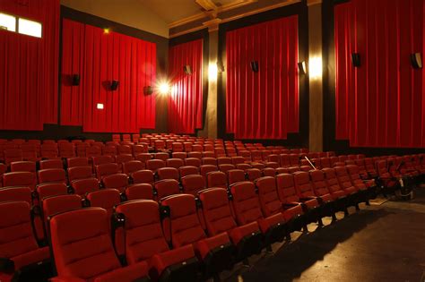 Historic Lincoln Square theater reveals $5 million makeover - Curbed Chicago