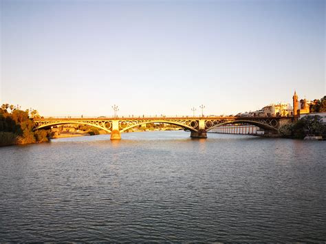 De cómo el río Guadalquivir dejó de serlo. - Sevillatour