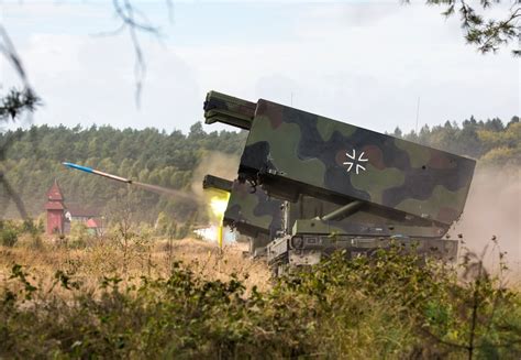 German Army M270 MLRS firing training rounds : MilitaryFans