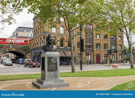 Indian Philosopher Basaveshwara Statue on the Southbank of River Thames in Lambeth, London ...