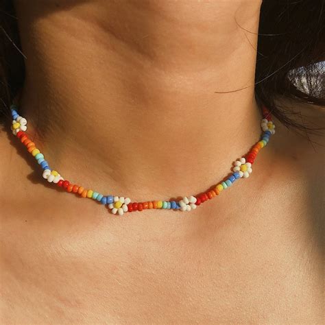 Daisy Flower Colorful Beaded Glass Choker Necklace | ArtGalleryZen in 2020 | Beaded necklace diy ...