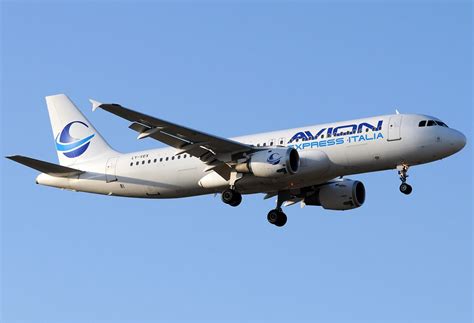 File:Avion Express Italia Airbus A320 JBM.jpg - Wikipedia