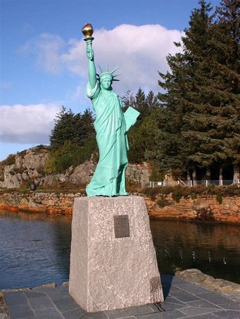 Replica of the statue of Liberty