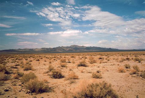 File:Death Valley,19820816,Desert,incoming near Shoshones.jpg