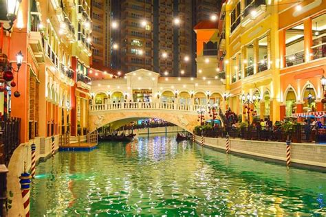 VENICE GRAND CANAL MALL: Experience Italy at McKinley Hill, Taguig City (Business Hours, How to ...