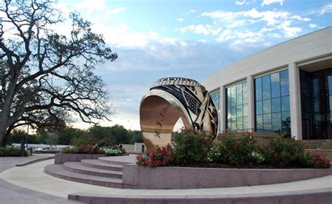 This is Beautiful!!! The Texas Aggie Ring sculpture at Haynes Ring ...