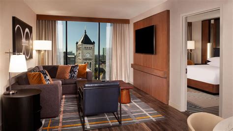 Hotel Rooms & Suites Downtown Nashville | Grand Hyatt Nashville