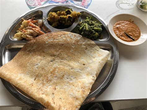 Indian food day - Thosai with vegetables and spicy chutney. Delicious, meat free and low carbs ...