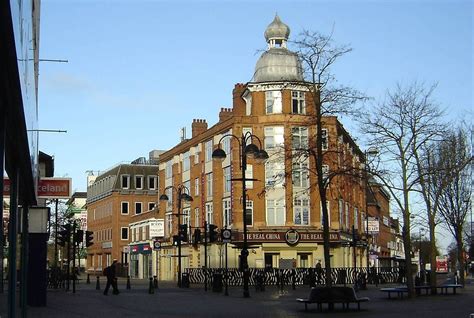 Building at bottom of Hounslow High Street - Hounslow – Wikipedia ...