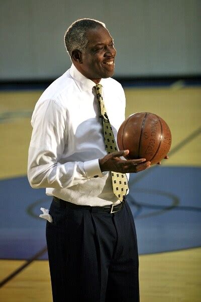 Mike Riordan & Bob Dandridge Pre-Game Chalk Talk Photo Gallery | NBA.com