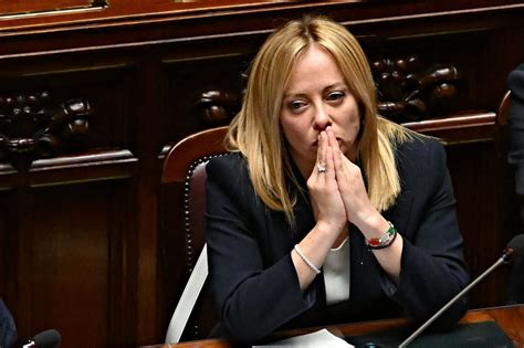 Giorgia Meloni rejects fascism and embraces EU in first speech – POLITICO