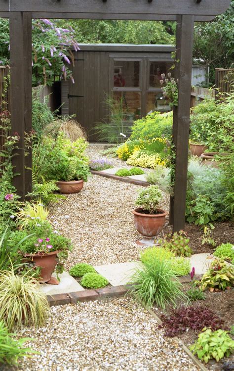 Very small cottage garden | Small garden design, Backyard landscaping ...