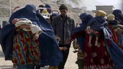 Pakistan: Pakistan-Afghanistan border crossing overwhelmed as Afghans ...