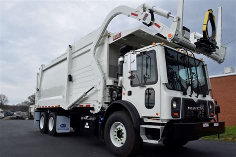 Heil® Truck Half/Pack® Commercial Front Load Garbage Truck With Odyssey ...