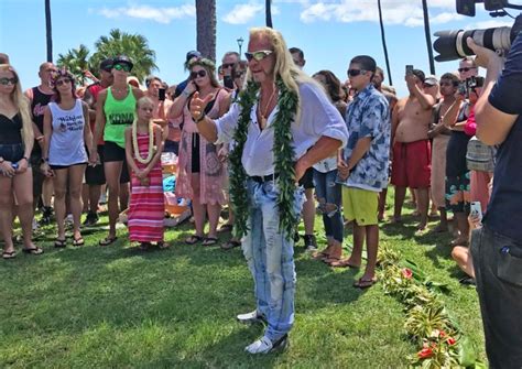 Beth Chapman Memorial Service In Hawaii — Photos From The Funeral ...