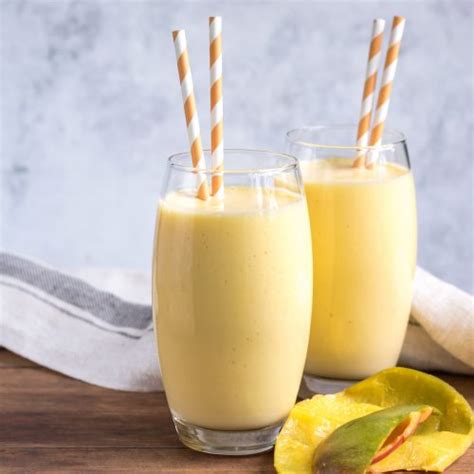 Mango Shake - Veggie Desserts