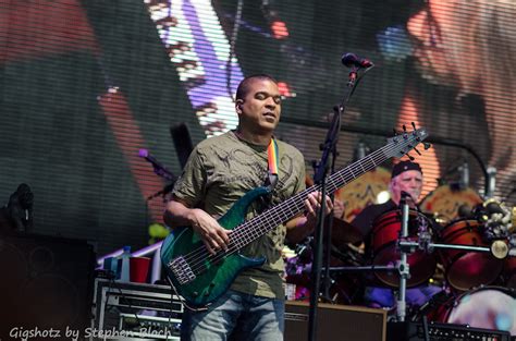 Oteil Burbridge Says He'll Sing Lead in Dead & Company This Summer