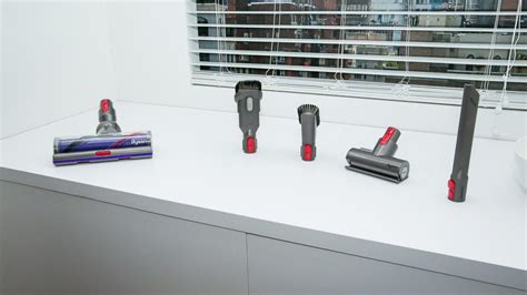 Dyson demonstrates the new Cyclone V10 vacuums - CNET