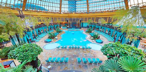 The Pool - Atlantic City Indoor Pool | Harrah's Resort AC & Casino