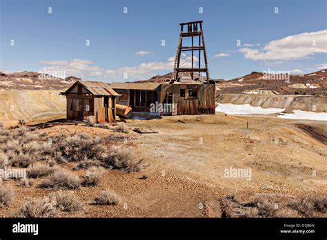 Old abandoned gold mine in former boomtown turned ghost town Goldfield ...