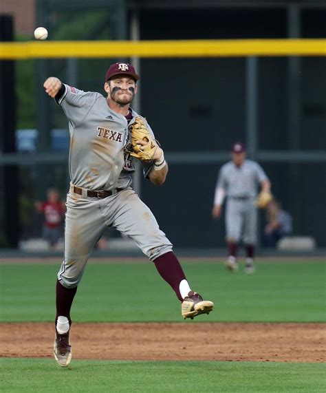 Texas A&M baseball team beats Alabama, gets to .500 in SEC