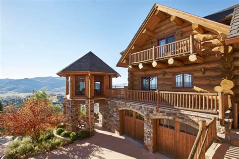 Peek inside this just-listed rustic Colorado ski lodge