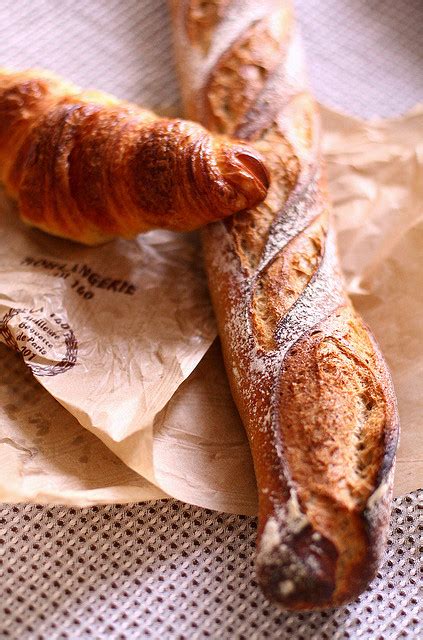 Travel Tips for Paris : The best baguette of Paris. A must-eat!