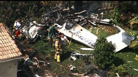 Small Plane Crashes Into House in Florida Neighborhood, Injuring 3 ...