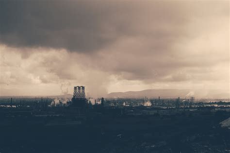 Air Pollution from an Industrial Plant · Free Stock Photo