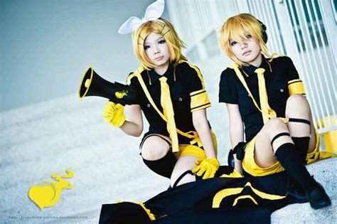 Kagamine Rin & Len Cosplay | Vocaloid Amino