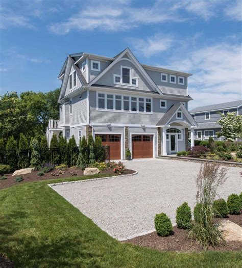 An impressive beach house in Rhode Island built to withstand storms