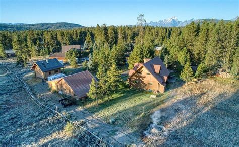 10 Pics of a Log Cabin Inside of Grand Teton National Park